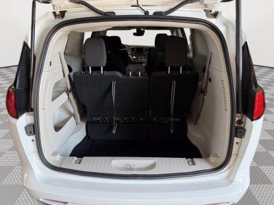 2024 Chrysler Voyager LX