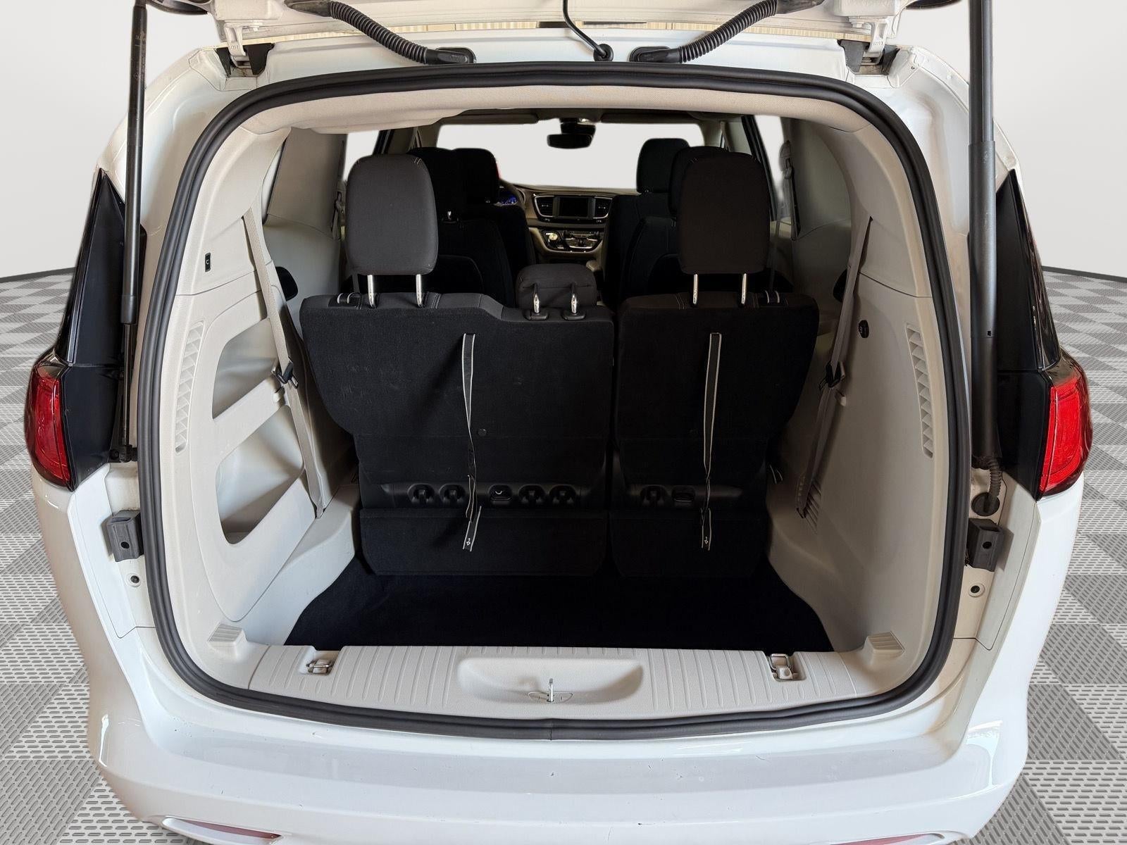 2024 Chrysler Voyager LX