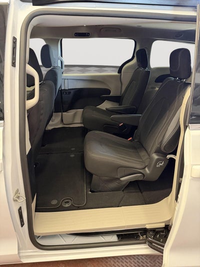 2024 Chrysler Voyager LX