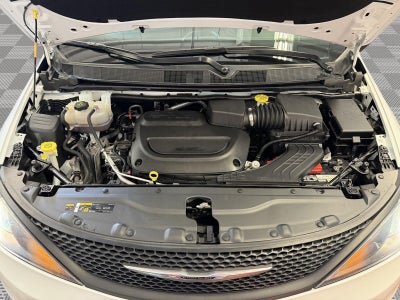 2024 Chrysler Voyager LX